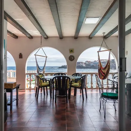 Coki Deluxe - First Line Of The Villa Telde