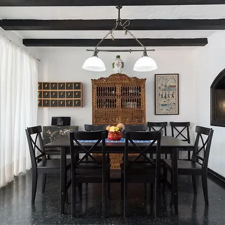 Coki Deluxe - First Line Of The Villa Telde