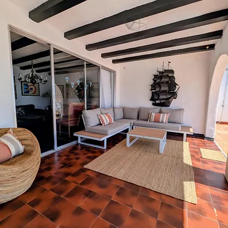 Coki Deluxe - First Line Of The Villa